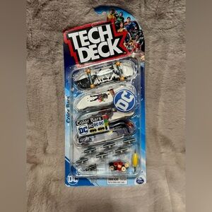 DC Tech Deck Fingerboard Set - White, Black, Blue, Yellow